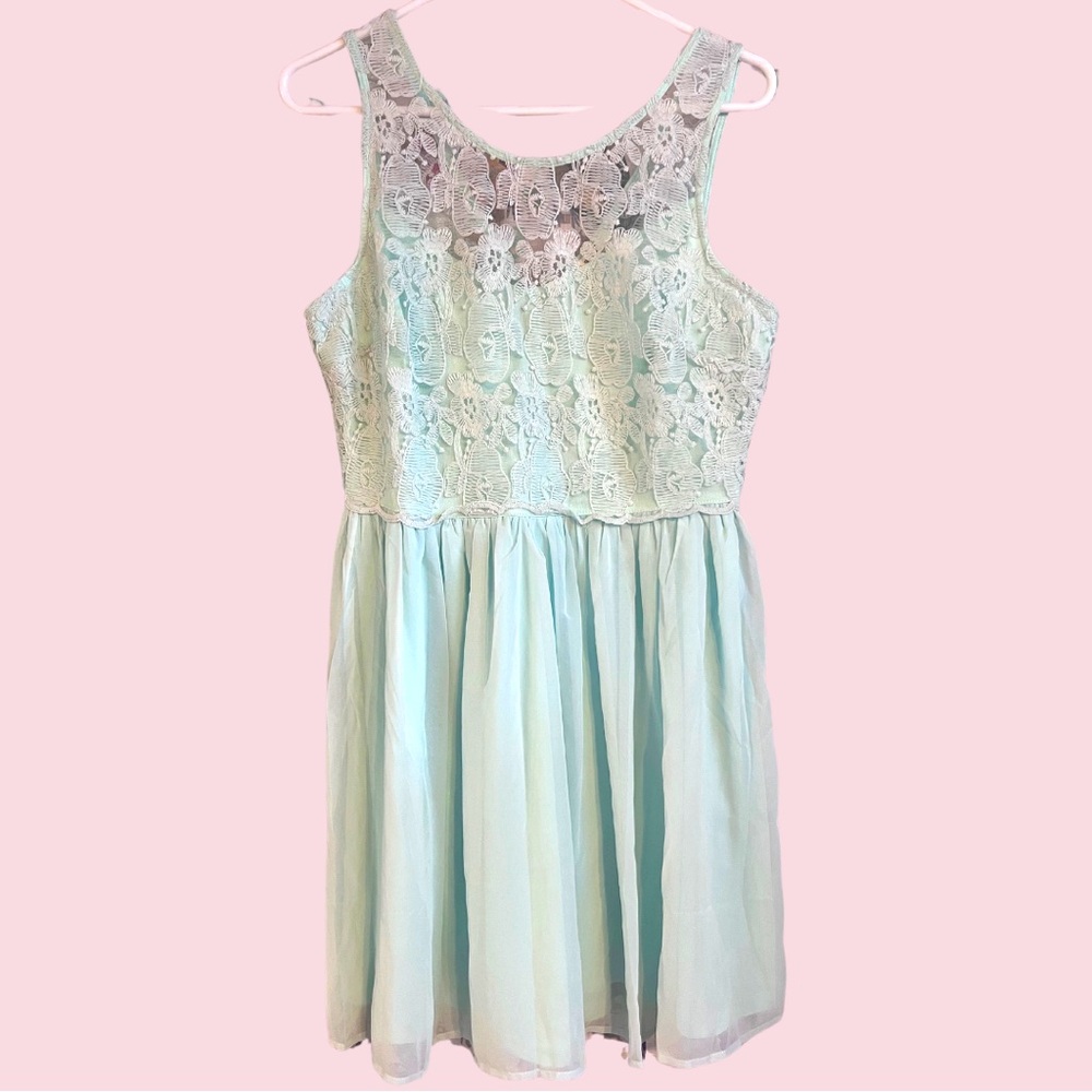 NWT Francesca’s Lace Dress Size M